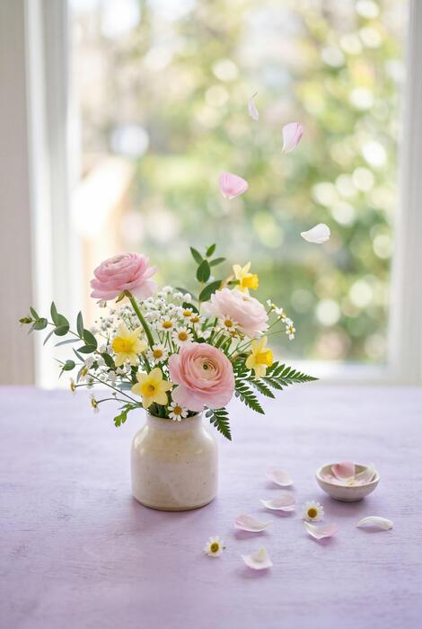 bud vase flower ideas overview